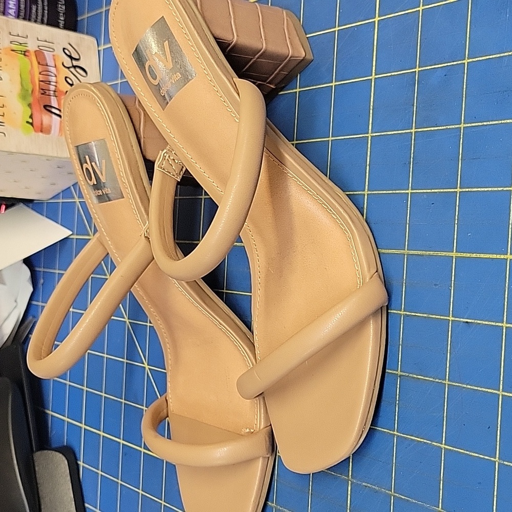 DV Dolce Vita Women's Nude Heeled Halsty strappy block heel Sandals Size 7 New - Picture 2 of 9